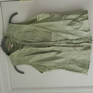 Heart of Haute Green Button Down Size L